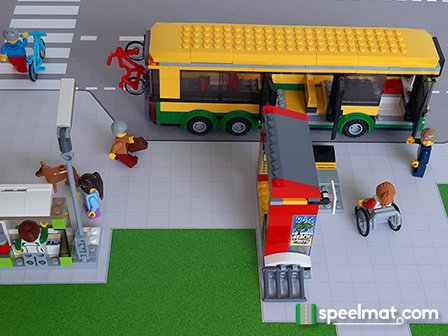 LEGO set 60154 op een speelmat