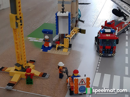 LEGO set 60216 op een speelmat