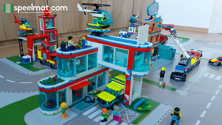 LEGO set 60330 Ziekenhuis