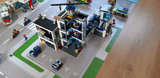 LEGO set Politie Bureau 60141 op een speelmat